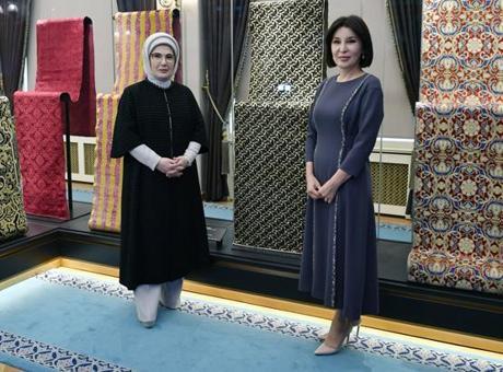 Emine Erdoğan, Özbekistan Cumhurbaşkanı’nın eşi Mirziyoyeva ile bir araya geldi
