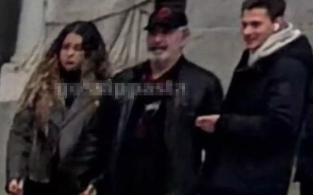 Cem Yılmaz Madrid Havalimanı’nda yeni sevgilisiyle görüntülendi